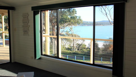 KINGFISHER COTTAGE Beachfront At The Binalong Bay - Tweed Heads Accommodation 13
