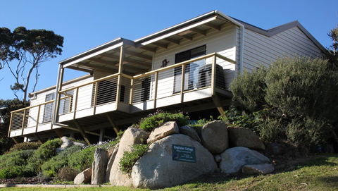 KINGFISHER COTTAGE Beachfront At The Binalong Bay - Tweed Heads Accommodation 0