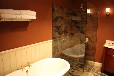The Tasmanian Inn - Tweed Heads Accommodation 12