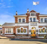 Cygnet Old Bank - Tweed Heads Accommodation