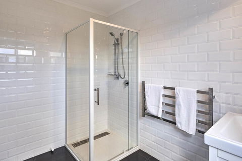 DOLPHIN LOOKOUT COTTAGE - Amazing Views Of The Bay Of Fires - Tweed Heads Accommodation 3