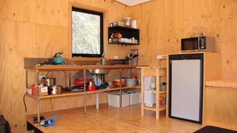 BAY OF FIRES ECO HUT Off Grid Experience At Binalong Bay - Tweed Heads Accommodation 9