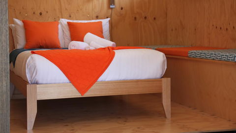 BAY OF FIRES ECO HUT Off Grid Experience At Binalong Bay - Tweed Heads Accommodation 3