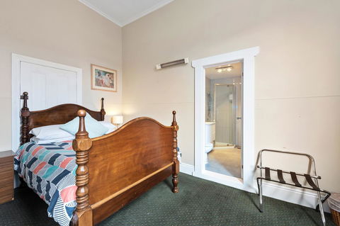 Empire Hotel Queenstown - Tweed Heads Accommodation 1