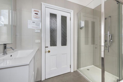 Empire Hotel Queenstown - Tweed Heads Accommodation 10