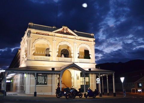 Empire Hotel Queenstown - Tweed Heads Accommodation 22