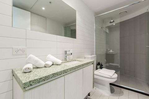 2Bedroom Apartment With Views In Docklands Next To CBD & Marvel Stadium - Tweed Heads Accommodation 13