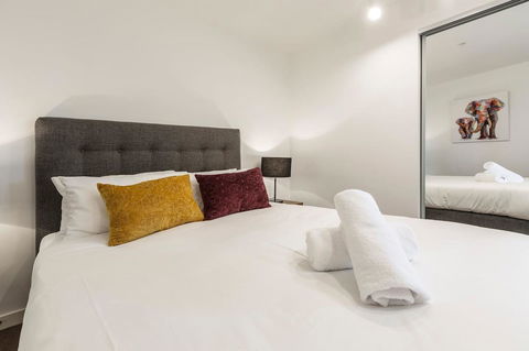2Bedroom Apartment With Views In Docklands Next To CBD & Marvel Stadium - Tweed Heads Accommodation 12