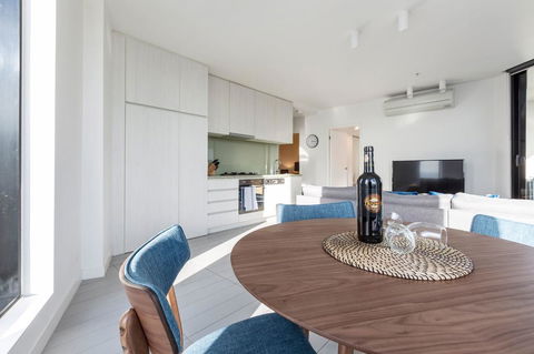 2Bedroom Apartment With Views In Docklands Next To CBD & Marvel Stadium - Tweed Heads Accommodation 3