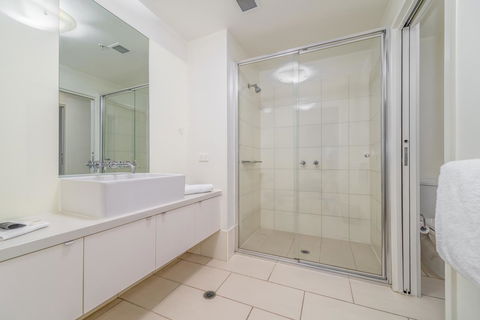 Waterfront Melbourne Apartments - Tweed Heads Accommodation 32