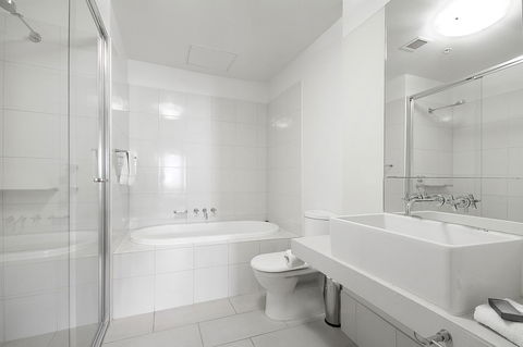 Waterfront Melbourne Apartments - Tweed Heads Accommodation 5