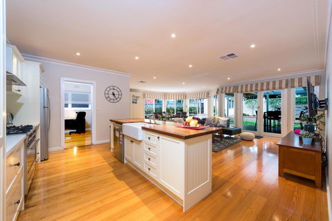 Lovely 5BR Full House In Glen Waverley, Walk To Train, Bus & Shops - Tweed Heads Accommodation 3