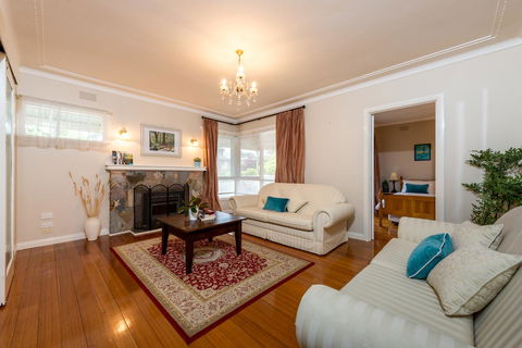 Lovely 5BR Full House In Glen Waverley, Walk To Train, Bus & Shops - Tweed Heads Accommodation 14