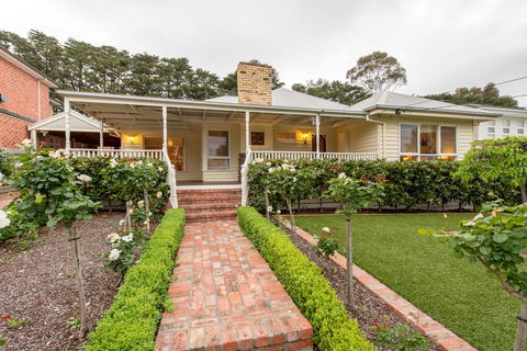 Lovely 5BR Full House In Glen Waverley, Walk To Train, Bus & Shops - Tweed Heads Accommodation 16