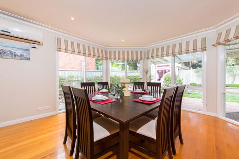 Lovely 5BR Full House In Glen Waverley, Walk To Train, Bus & Shops - Tweed Heads Accommodation 4