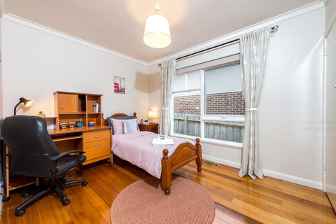 Lovely 5BR Full House In Glen Waverley, Walk To Train, Bus & Shops - Tweed Heads Accommodation 7