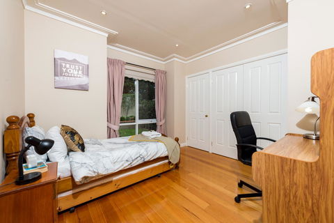 Lovely 5BR Full House In Glen Waverley, Walk To Train, Bus & Shops - Tweed Heads Accommodation 9