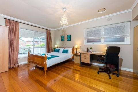 Lovely 5BR Full House In Glen Waverley, Walk To Train, Bus & Shops - Tweed Heads Accommodation 10
