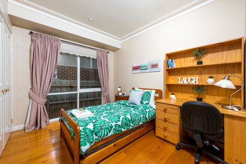 Lovely 5BR Full House In Glen Waverley, Walk To Train, Bus & Shops - Tweed Heads Accommodation 8