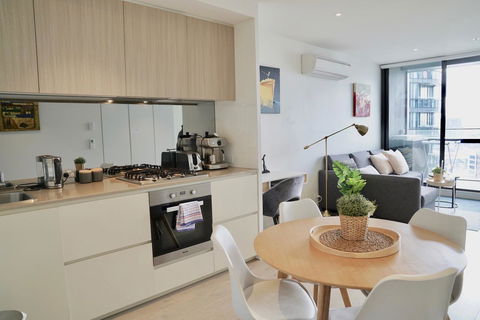 Pride Docklands Waterfront Apartment City View - Tweed Heads Accommodation 14