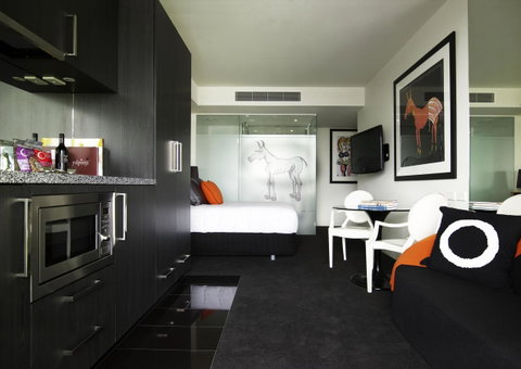 The Cullen Melbourne - Art Series - Tweed Heads Accommodation 17
