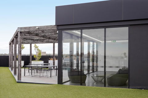 Modern Apartment In The Heart Of St Kilda - Tweed Heads Accommodation 16
