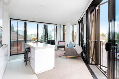 Modern Apartment In The Heart Of St Kilda - Tweed Heads Accommodation 4