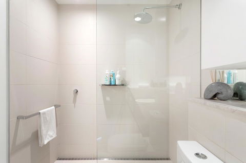 Modern Apartment In The Heart Of St Kilda - Tweed Heads Accommodation 15