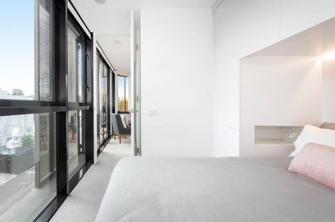 Modern Apartment In The Heart Of St Kilda - Tweed Heads Accommodation 10