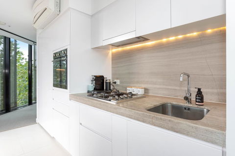 Modern Apartment In The Heart Of St Kilda - Tweed Heads Accommodation 5