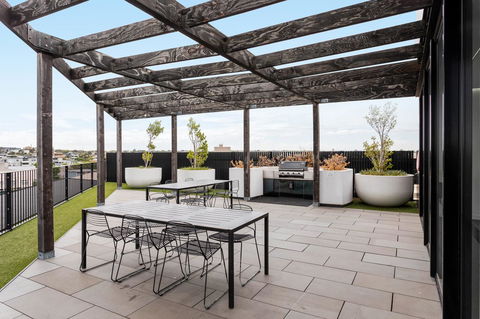 Modern Apartment In The Heart Of St Kilda - Tweed Heads Accommodation 19