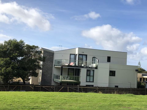 Apartments In Phillip Island Towers - Block C - Tweed Heads Accommodation 33