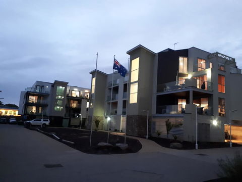 Apartments In Phillip Island Towers - Block C - Tweed Heads Accommodation 15