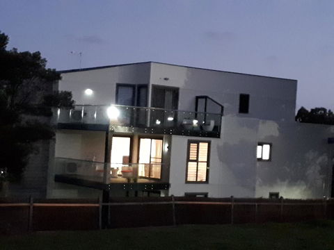 Apartments In Phillip Island Towers - Block C - Tweed Heads Accommodation 21