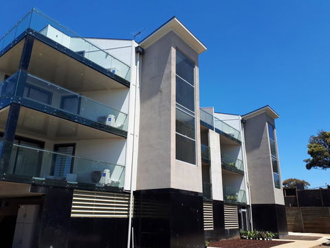 Apartments In Phillip Island Towers - Block C - Tweed Heads Accommodation 32