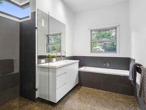 Aireys Ocean View - Tweed Heads Accommodation 9