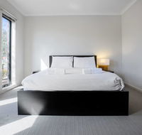 Point Cook Home with a Lovely View in Salt Water - Tweed Heads Accommodation