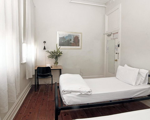 Hotel Claremont Guest House - Tweed Heads Accommodation 11