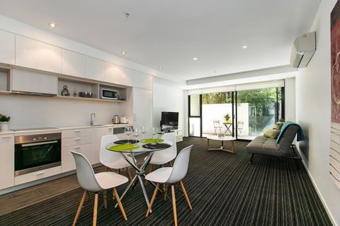 Complete Host Halo Apartments - Tweed Heads Accommodation 5