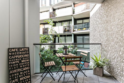 Complete Host Halo Apartments - Tweed Heads Accommodation 14