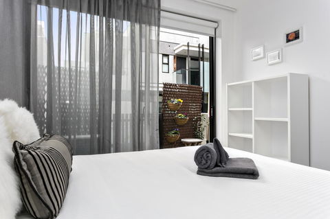Complete Host Halo Apartments - Tweed Heads Accommodation 16