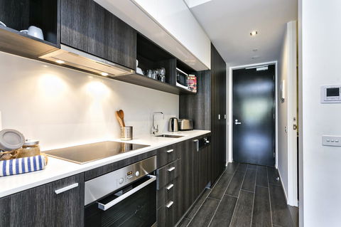Complete Host Halo Apartments - Tweed Heads Accommodation 29