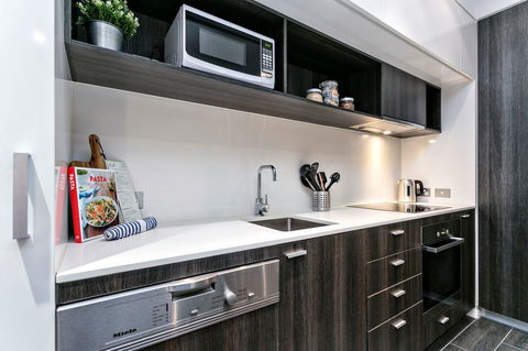 Complete Host Halo Apartments - Tweed Heads Accommodation 18