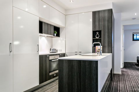 Complete Host Halo Apartments - Tweed Heads Accommodation 19