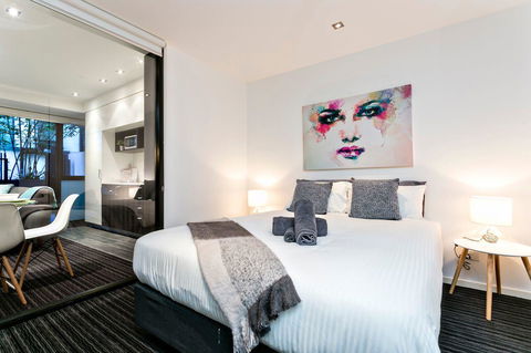 Complete Host Halo Apartments - Tweed Heads Accommodation 2