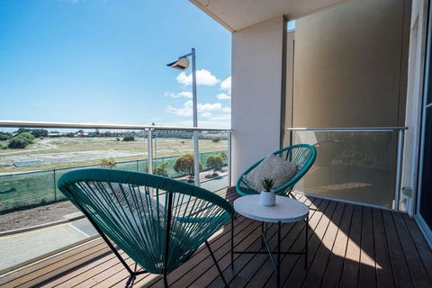 The Cove @ New Port-Pool - Spa - Sauna - Gym & More - Tweed Heads Accommodation 1