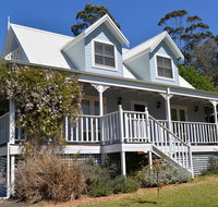 The Doll's House - Charming 2 bedroom cottage just a short walk from the village - Tweed Heads Accommodation