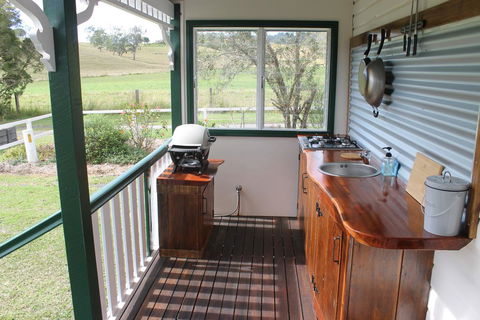 The Dollhouse Cottage - Tweed Heads Accommodation 3
