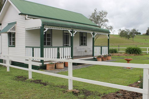 The Dollhouse Cottage - Tweed Heads Accommodation 0