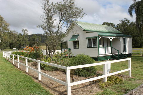 The Dollhouse Cottage - Tweed Heads Accommodation 1